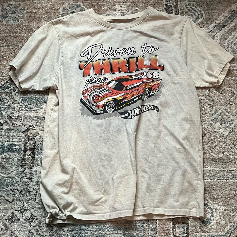 $5 bundle. 7 items. Medium size women shirts